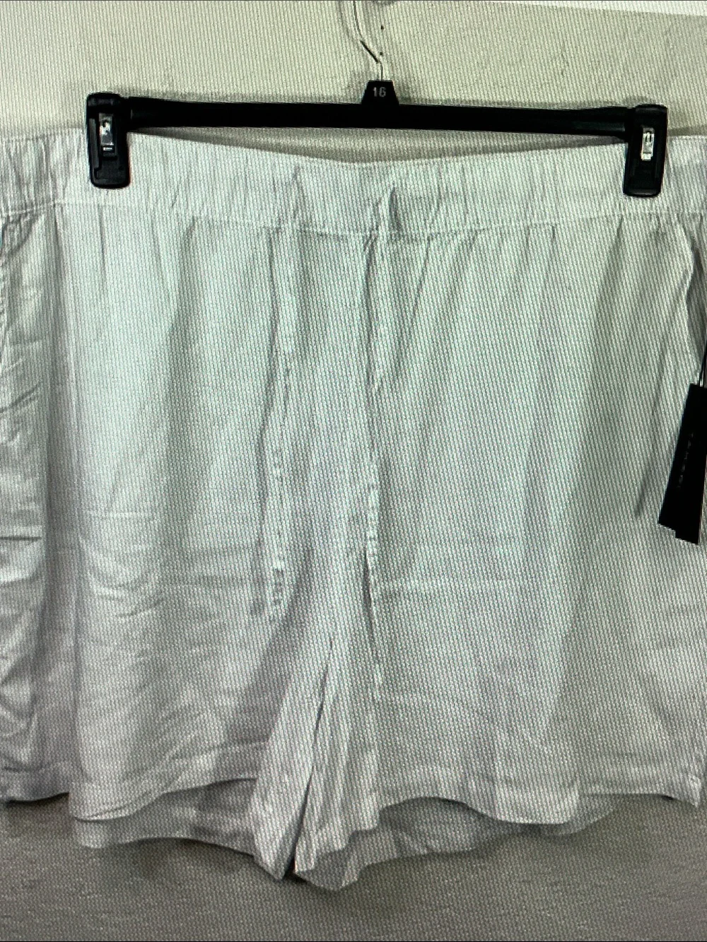 Tahari Light Gray Elastic-Waist Pull-On Bermuda Shorts